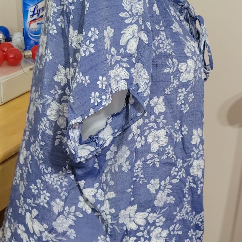 Blouse - Picture 2 of 3